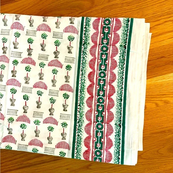 NWT Gorgeous Pomegranate Linen 60 x 120 Topiary Tablecloth - Picture 4 of 6